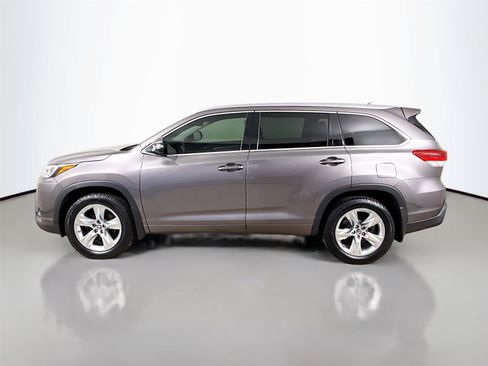 Used 2018 Toyota Highlander Limited w/ Carpet Mat Package (TMS) AWD/4WD image 8