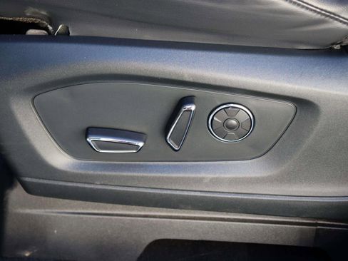 Used 2020 Ford Explorer Platinum w/ Premium Technology Package image 18