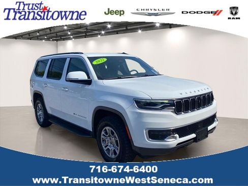 Used 2022 Jeep Wagoneer Series I w/ Convenience Group I AWD/4WD image 1