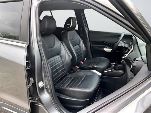 Used 2019 Nissan Kicks SR w/ SR Premium Package image 17