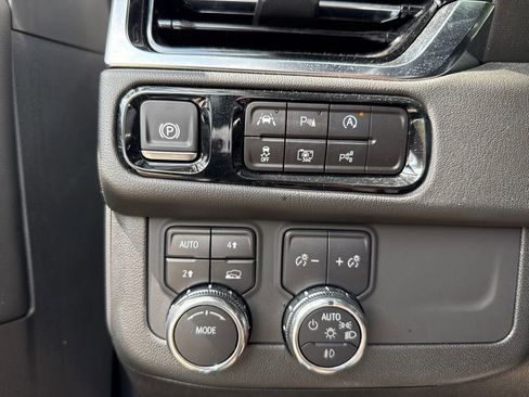 Used 2025 GMC Yukon Denali AWD/4WD image 45