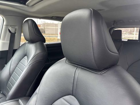 Used 2024 Toyota Highlander XLE image 14