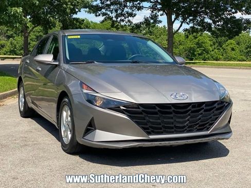 Used 2023 Hyundai Elantra SE FWD image 9