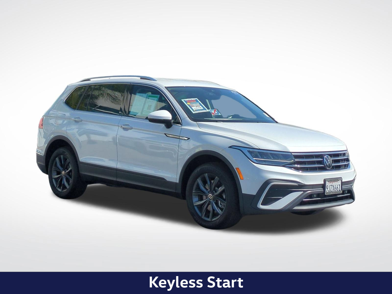 Used 2023 Volkswagen Tiguan SE FWD image 2
