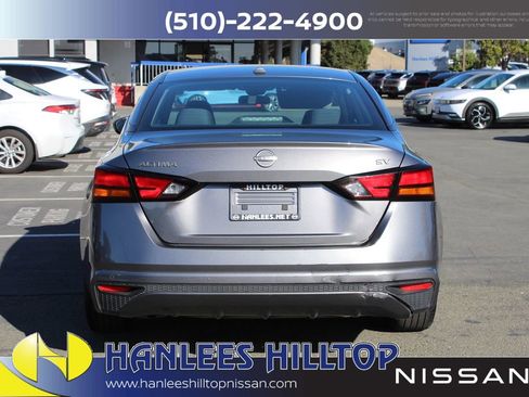 Used 2024 Nissan Altima 2.5 SV image 8