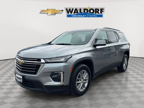 Used 2023 Chevrolet Traverse LT FWD image 3