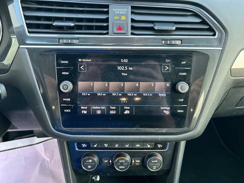 Used 2018 Volkswagen Tiguan SE AWD/4WD image 16