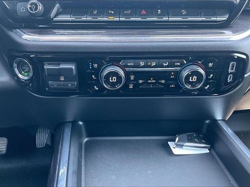 Used 2024 Chevrolet Silverado 2500 LTZ w/ LTZ Convenience Package AWD/4WD image 15