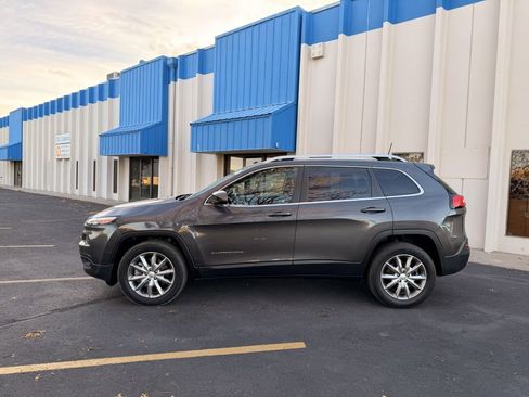 Used 2018 Jeep Cherokee Limited image 4