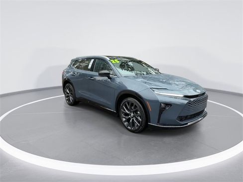 Used 2025 Toyota Crown Signia w/ Advanced Technology Package image 2