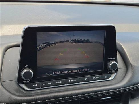 Used 2025 Nissan Rogue SV FWD image 13