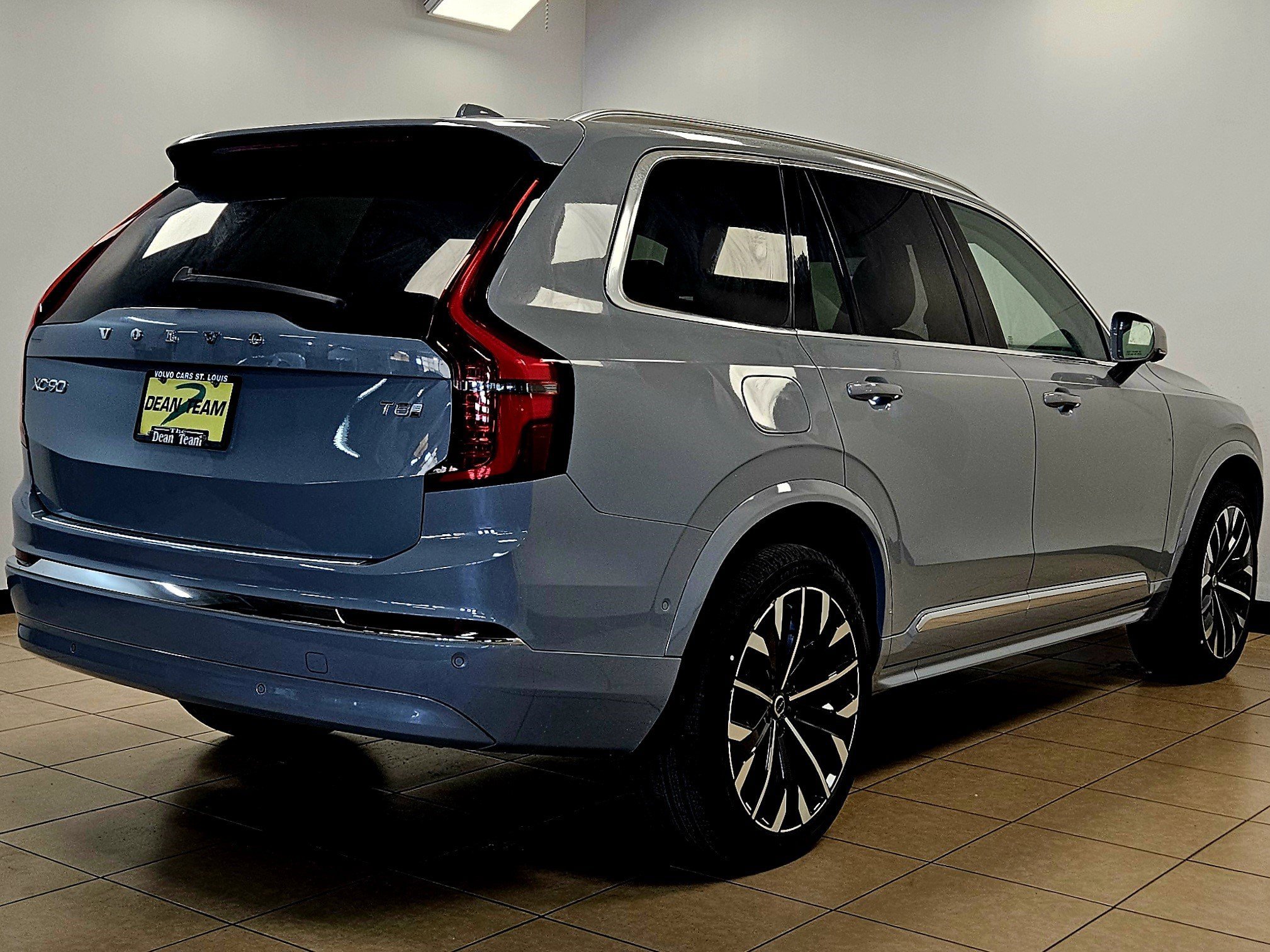 New 2026 Volvo XC90 T8 Plus w/ Protection Package AWD/4WD image 5
