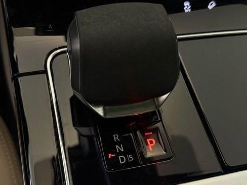 Certified 2023 Land Rover Range Rover Velar R-Dynamic S image 38