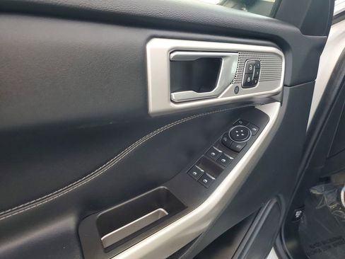 Used 2023 Ford Explorer Limited w/ Equipment Group 301A image 7