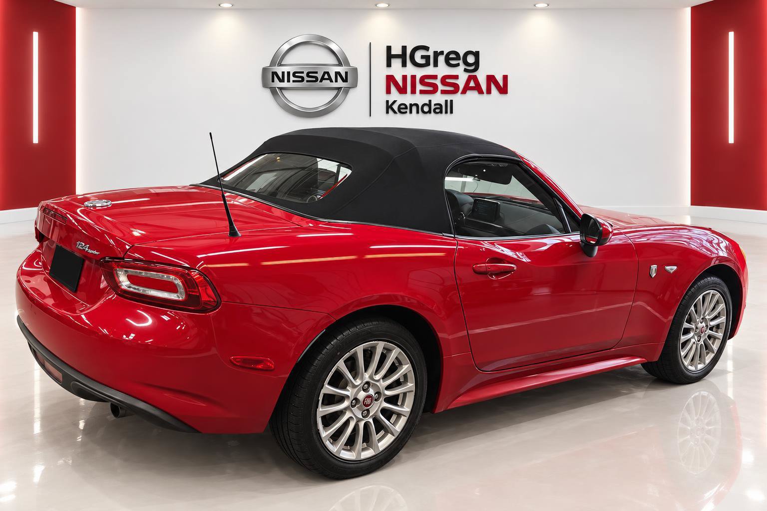 Used 2017 FIAT 124 Spider RWD image 4
