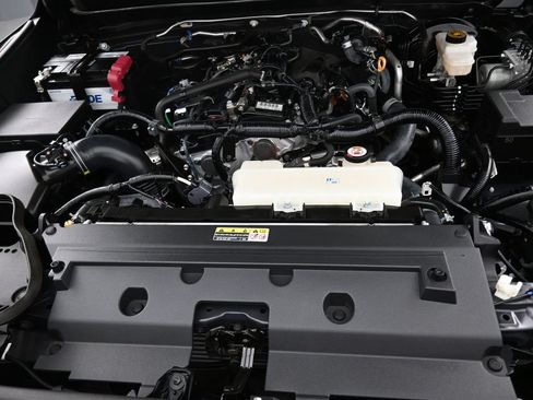 Used 2024 Toyota Tacoma TRD Sport w/ TRD Sport Upgrade Package AWD/4WD image 8