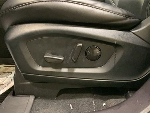 Certified 2022 Ford Explorer XLT w/ Equipment Group 202A image 31