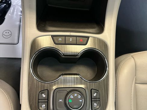 Used 2023 GMC Acadia SLT w/ Preferred Package AWD/4WD image 25