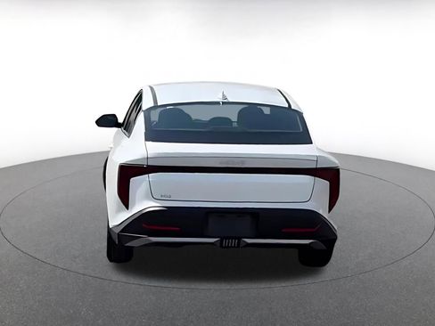 Used 2025 Kia K4 LXS image 7