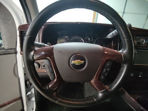 Used 2015 Chevrolet Express 2500 Extended image 45