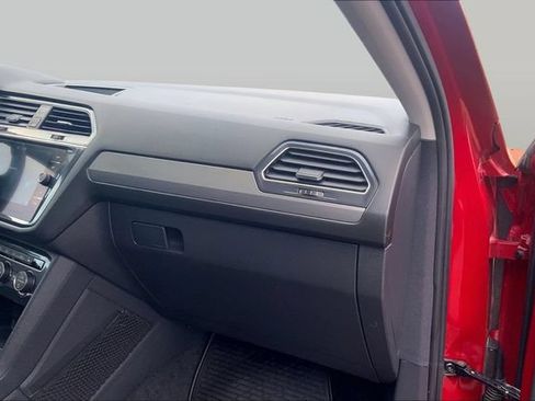 Used 2020 Volkswagen Tiguan SEL AWD/4WD image 16