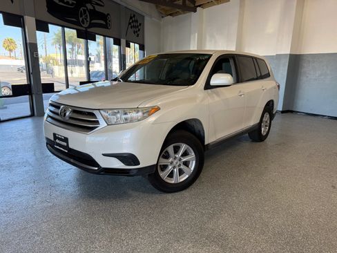 Used 2012 Toyota Highlander FWD image 3