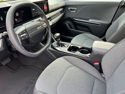 New 2025 Kia K4 LX image 10