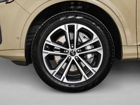 Certified 2025 Audi Q7 2.0T Premium Plus image 26