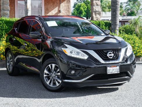 Used 2017 Nissan Murano SV FWD image 2