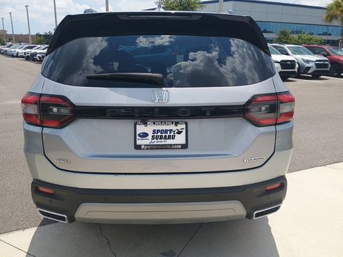 Used 2024 Honda Pilot Touring image 6