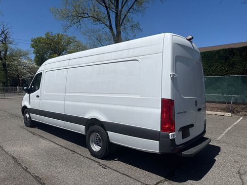 Used 2024 Mercedes-Benz Sprinter 3500 image 5