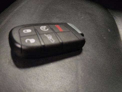 Used 2019 Jeep Grand Cherokee Limited AWD/4WD image 32