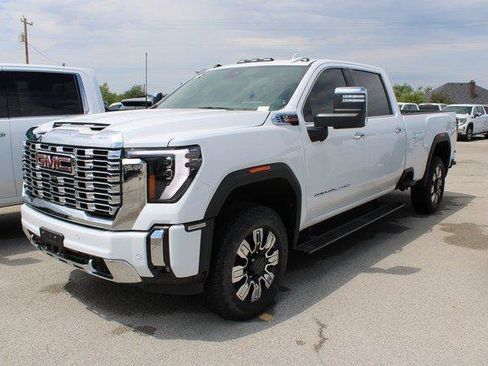 New 2025 GMC Sierra 3500 Denali w/ Technology Package image 2