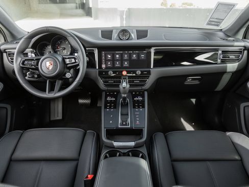 Used 2025 Porsche Macan Turbo image 12