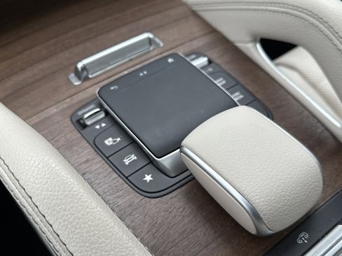 Used 2022 Mercedes-Benz GLS 450 4MATIC image 35