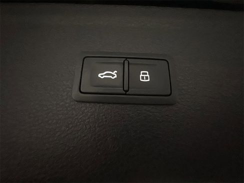 Used 2021 Audi Q5 2.0T Premium w/ Convenience Package image 18