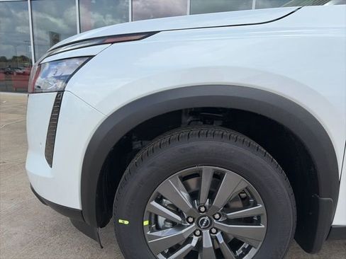 New 2026 Nissan Pathfinder SV image 7