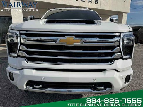 Used 2024 Chevrolet Silverado 2500 High Country image 3
