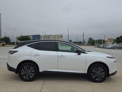 Used 2025 Nissan Murano SL AWD/4WD image 2