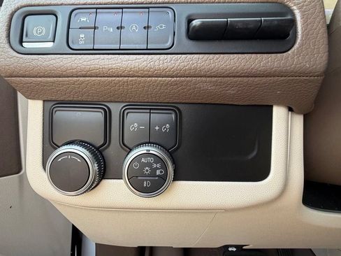 Used 2021 GMC Yukon XL Denali w/ Denali Premium Package RWD image 20