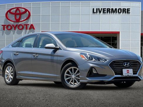 Used 2018 Hyundai Sonata SE FWD image 2