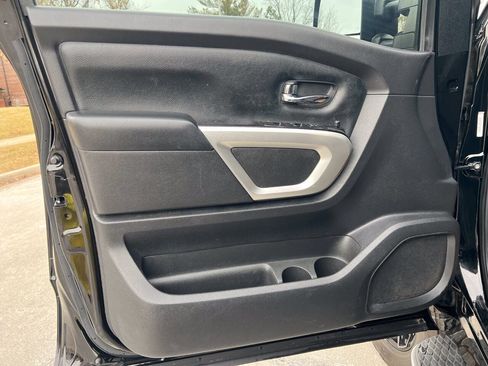Used 2020 Nissan Titan SV w/ SV Convenience Package AWD/4WD image 16