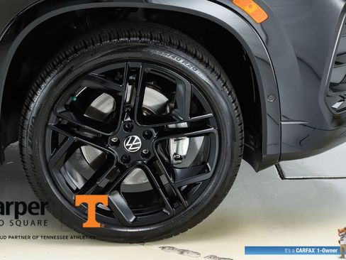 Used 2025 Volkswagen Tiguan SE R-Line image 14