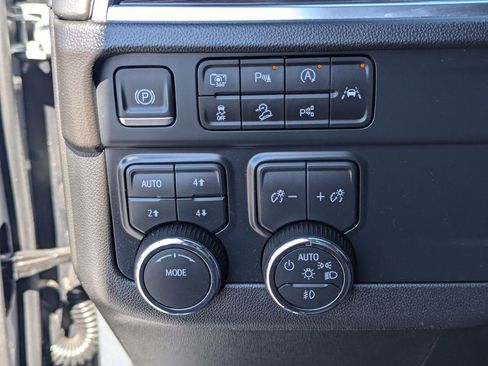 Used 2025 Chevrolet Suburban Z71 AWD/4WD image 23