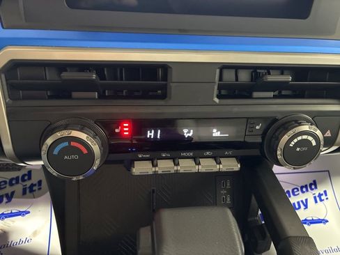 Used 2025 Toyota Tacoma TRD Off-Road image 19