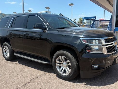 Used 2017 Chevrolet Tahoe LT w/ Luxury Package RWD image 2