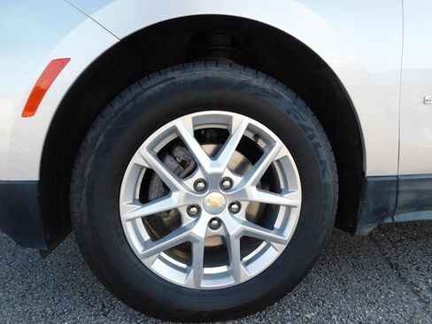 Used 2022 Chevrolet Equinox LT w/ Driver Convenience Package image 10