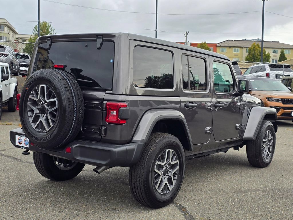 Used 2025 Jeep Wrangler Unlimited Sahara AWD/4WD image 8