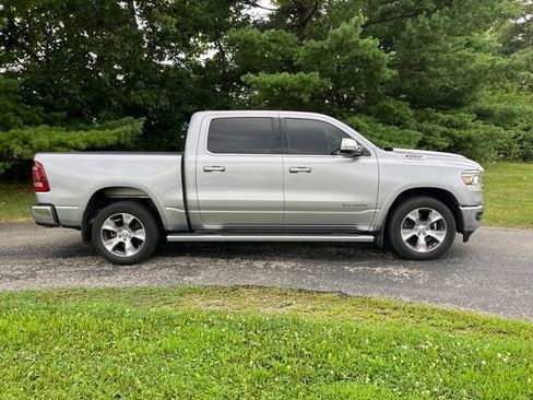 Used 2019 RAM 1500 Laramie AWD/4WD image 2