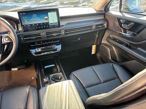 New 2026 Lincoln Corsair Premiere image 32